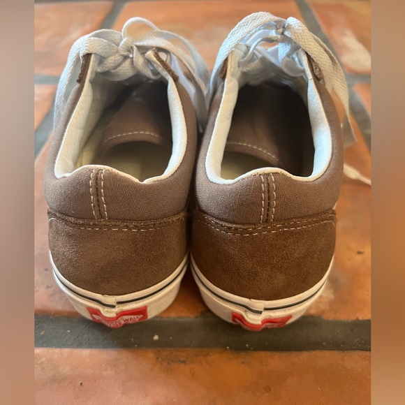 Vans. Only worn once. Size: women’s: 9.5/men’s: 8 - Picture 4 of 6